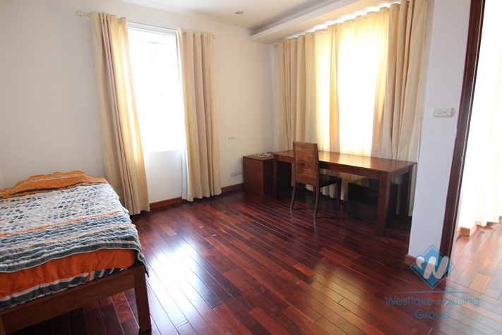 High floor apartment rental with great light and modern furniture